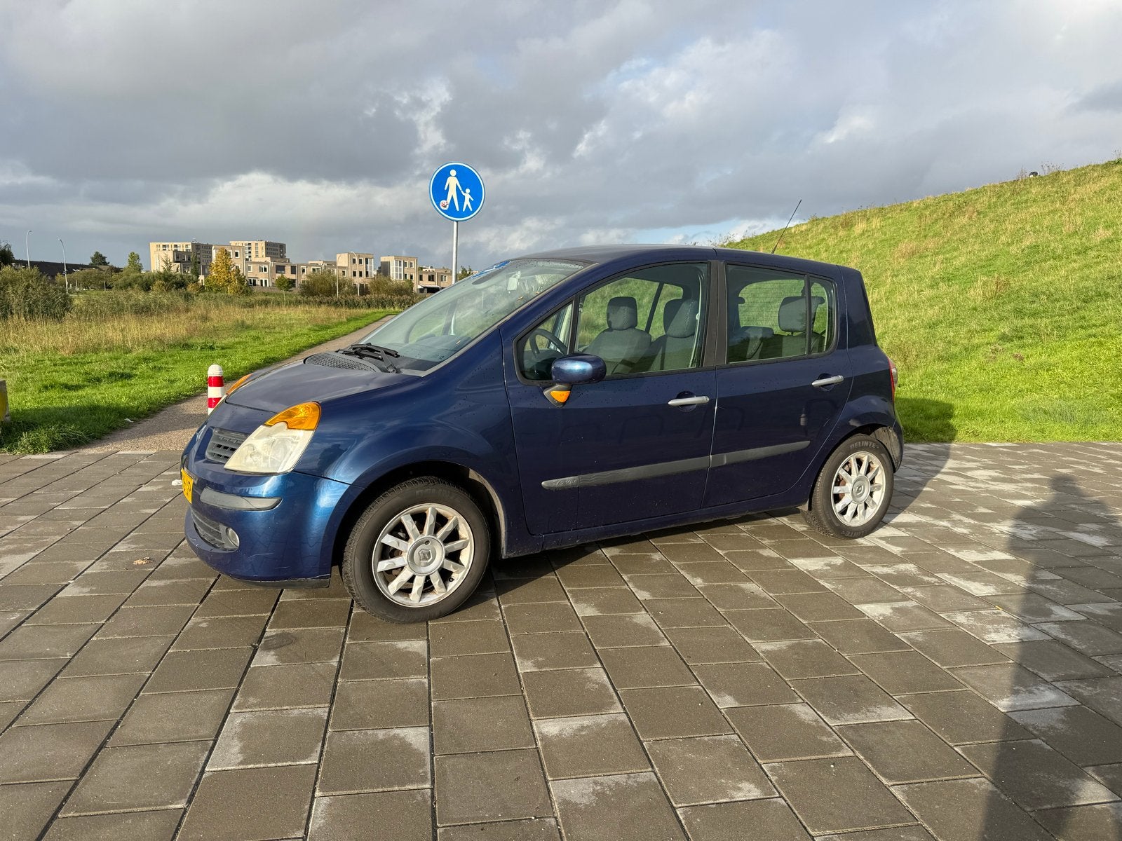 Renault Modus 1.6 16V AUTOMAAT ZEER NETJES, Auto's, 4 cilinders, Blauw, Origineel Nederlands, 1180 kg