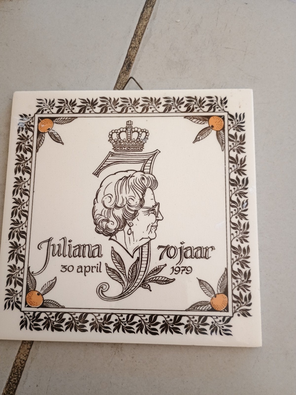 Tegel Juliana 70 jaar 1979 - Plaatbakkerij Schoonhoven, Ophalen