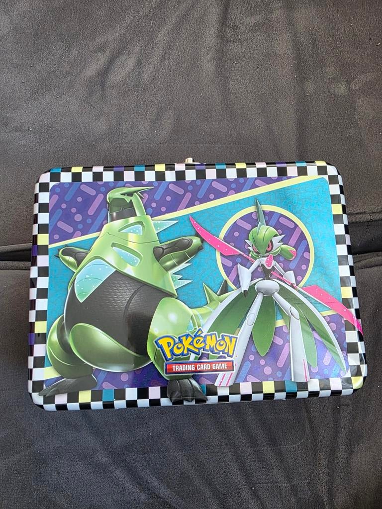 energykaarten met doos pokemon, Hobby en Vrije tijd, Ophalen of Verzenden, Zo goed als nieuw, Meerdere kaarten