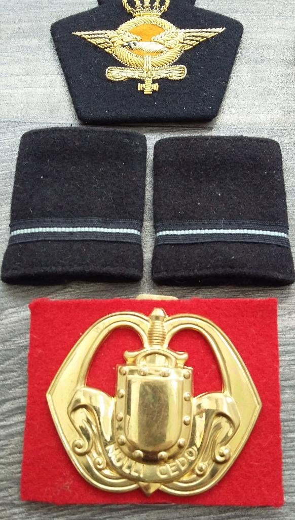 Partij Oude Emblemen Soldaat Militair Luchtmacht Landmacht, Nvt., Ophalen of Verzenden, Nederland, Embleem of Badge