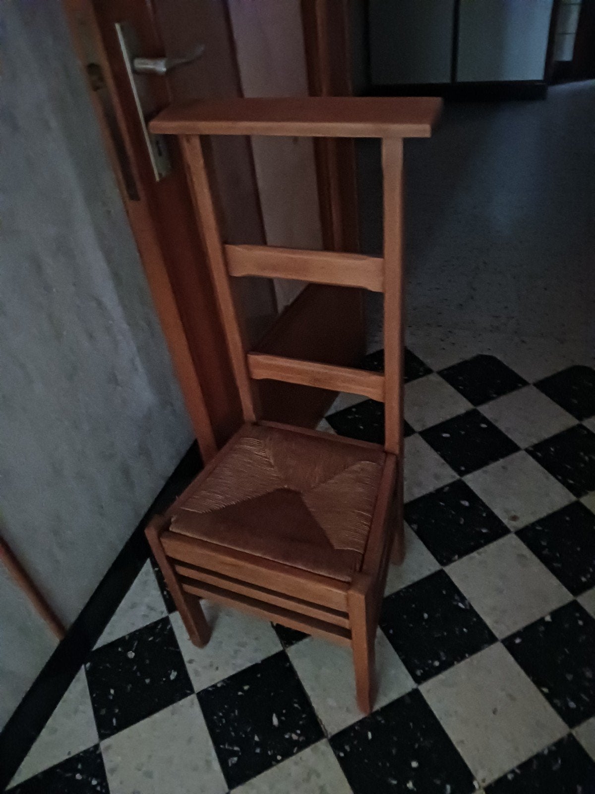 3 kerstoelen: 2 met Riet, 1 met Leder per stuk of allen, Antiek en Kunst, Antiek | Meubels | Stoelen en Banken, Ophalen