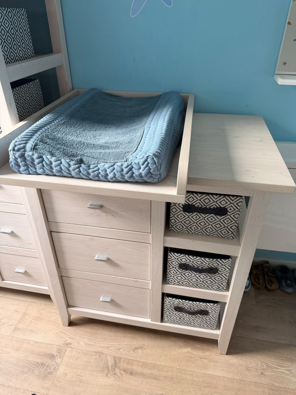 TWF The Wood Factory commode met mandjes en aankleedkussen, Ophalen, Zo goed als nieuw, Jongetje of Meisje