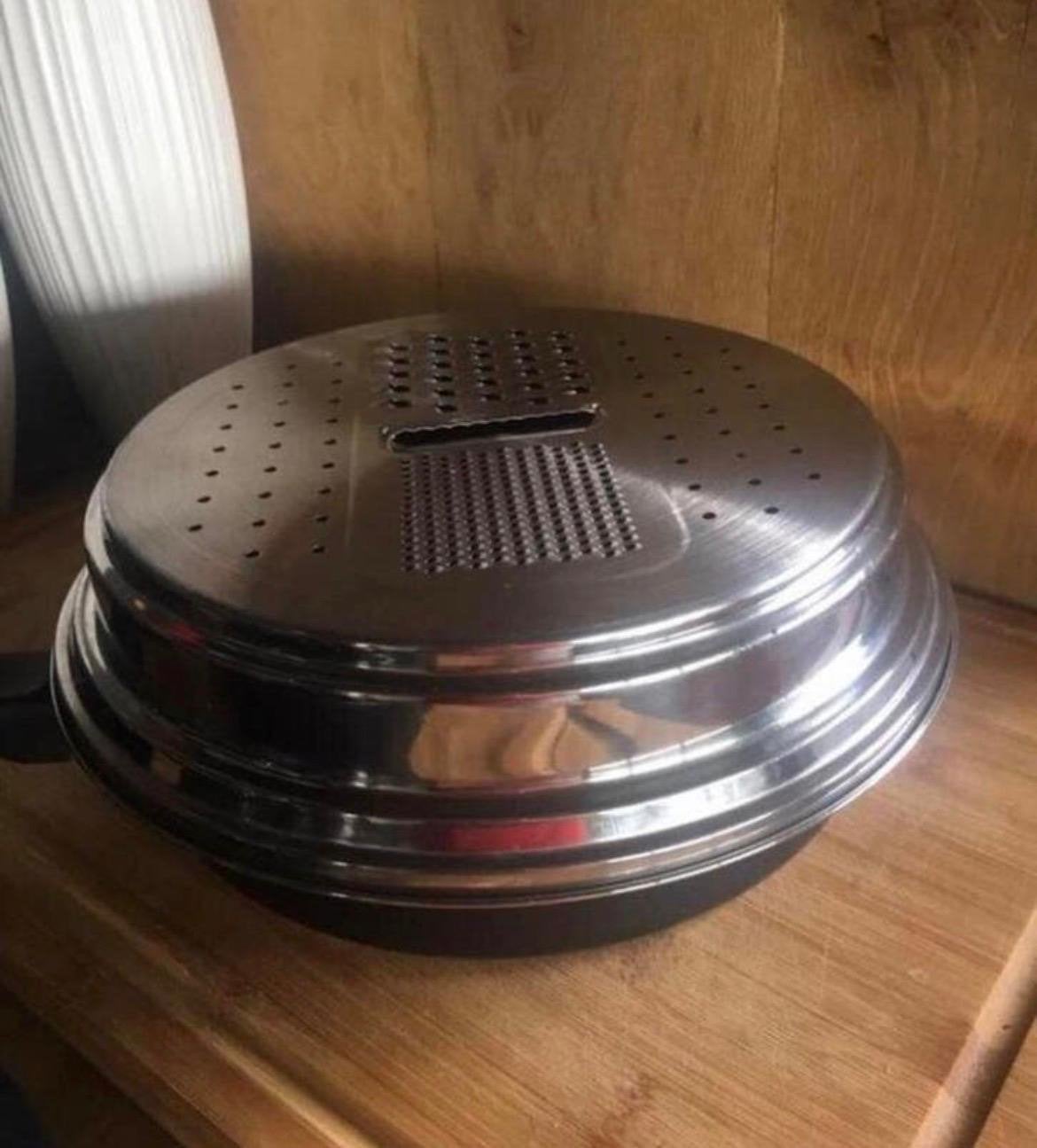 Multifunctionele pan met rasp en stoominzet, Huis en Inrichting, Keuken | Potten en Pannen, Nieuw, Rvs, Ophalen of Verzenden
