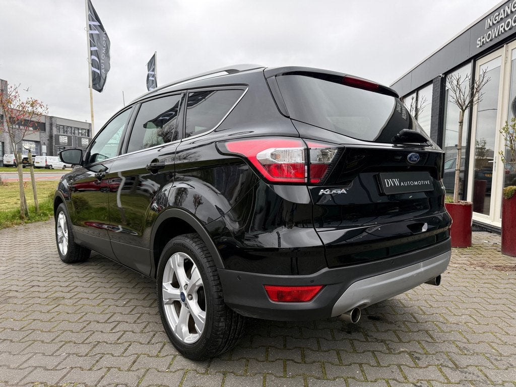 Ford Kuga 1.5 EcoBoost Titanium panorama dak, Auto's, Ford, Zwart, 4 cilinders, 150 pk, Leder en Stof