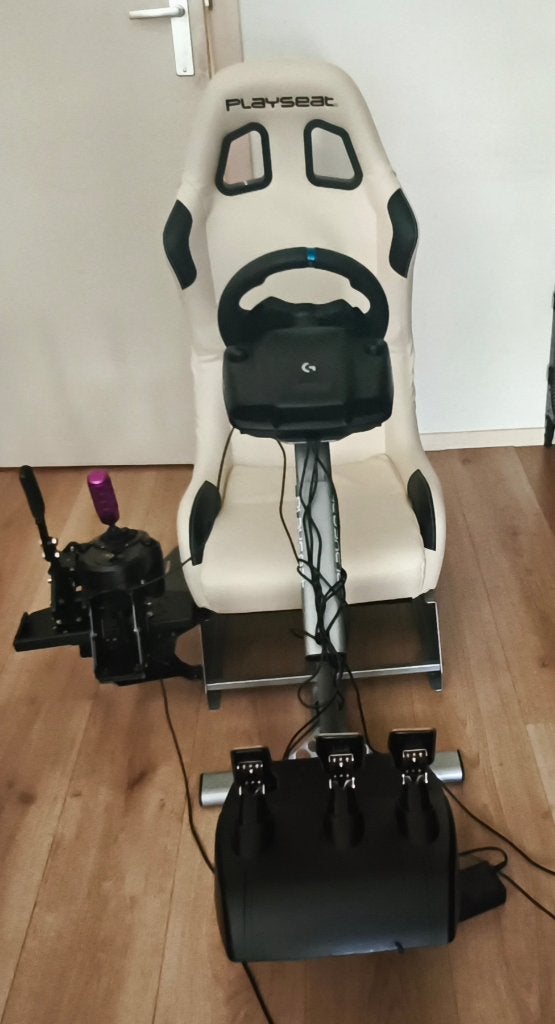 Logitech G923 SE (PC&PS)+handbrake+ Playseat Evolution, Spelcomputers en Games, Spelcomputers | Sony PlayStation Consoles | Accessoires