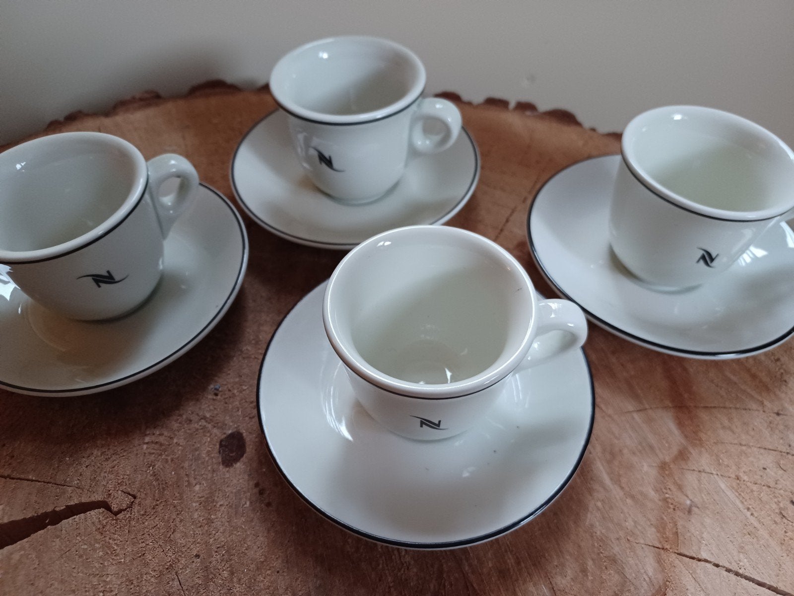 Nespresso Espresso Kopjes met Schotels 4 stuks  tognana, Ophalen of Verzenden, Zo goed als nieuw, Overige stijlen, Kop(pen) en/of Schotel(s)