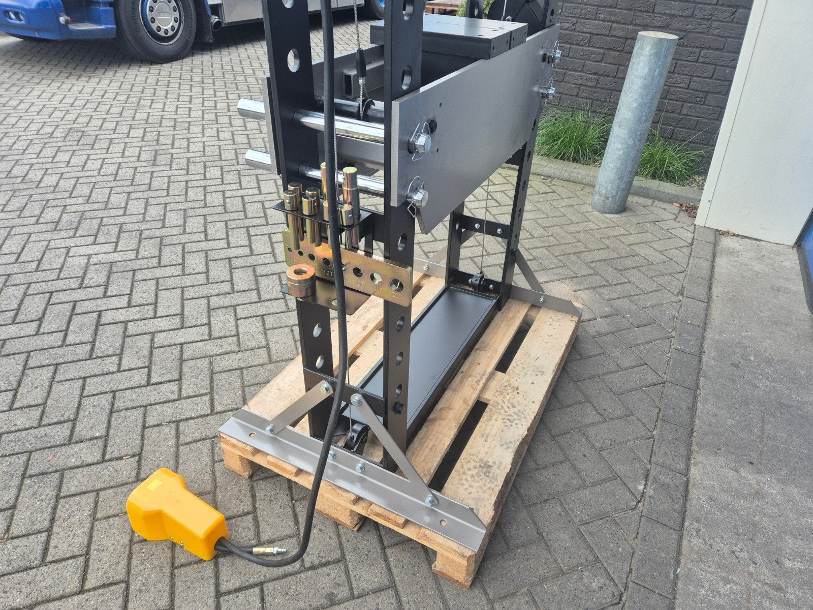 Foto 6 van RODCRAFT Werkplaatspers Hydro-pneumatisch 75 TON NU ACTIE!