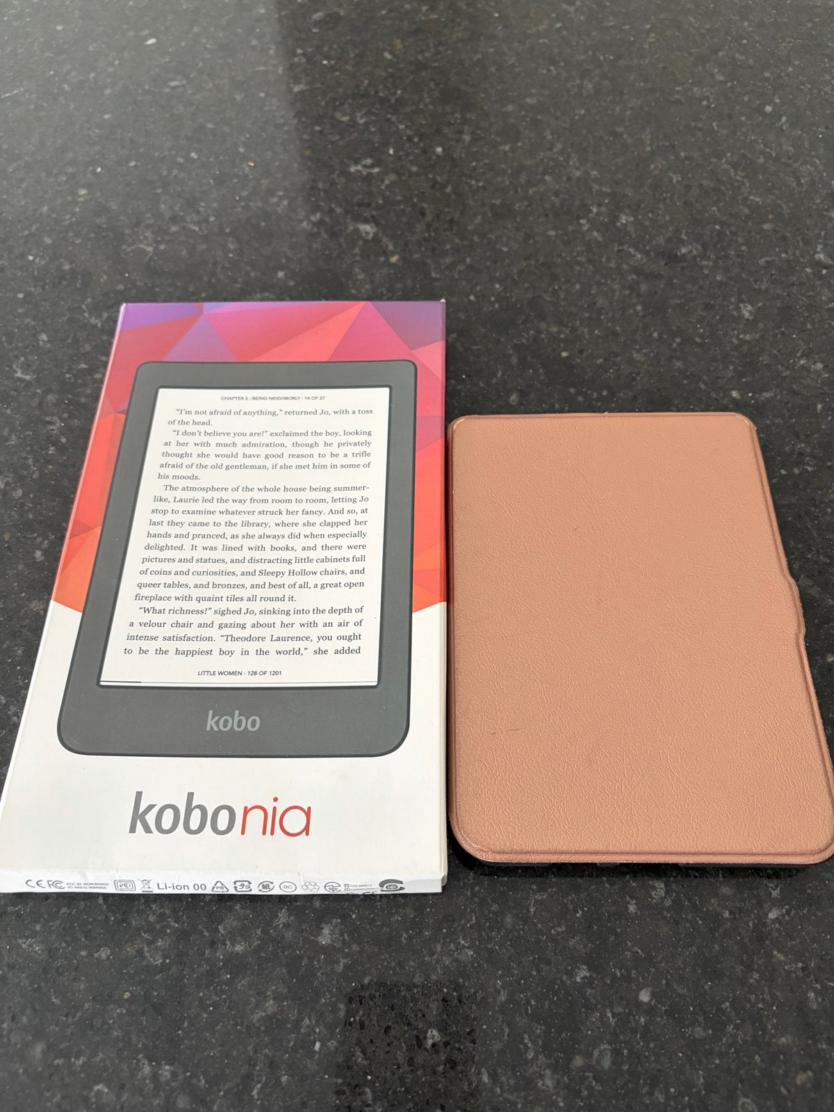 Kobo Nia e-reader met hoesje, Computers en Software, E-readers, Ophalen, 8 GB, Zo goed als nieuw, Touchscreen