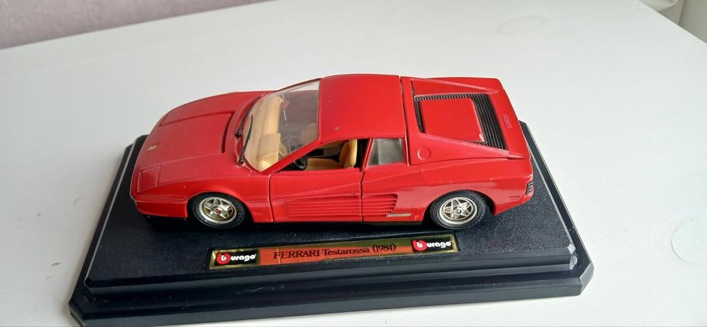 BBURAGO FERRARI TESTAROSSA (1984) 1:24, Hobby en Vrije tijd, Modelauto's | 1:24, Ophalen of Verzenden, Zo goed als nieuw, Auto
