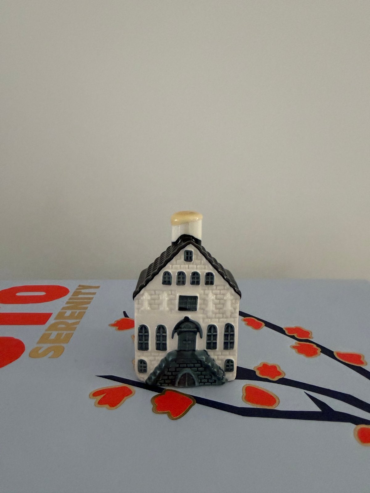 KLM house | delftsblauw huisje | nr. 4, ‘House in Amsterdam’, Verzamelen, KLM Huisjes, Ophalen of Verzenden, Nieuw, 1 t/m 20, Gevuld