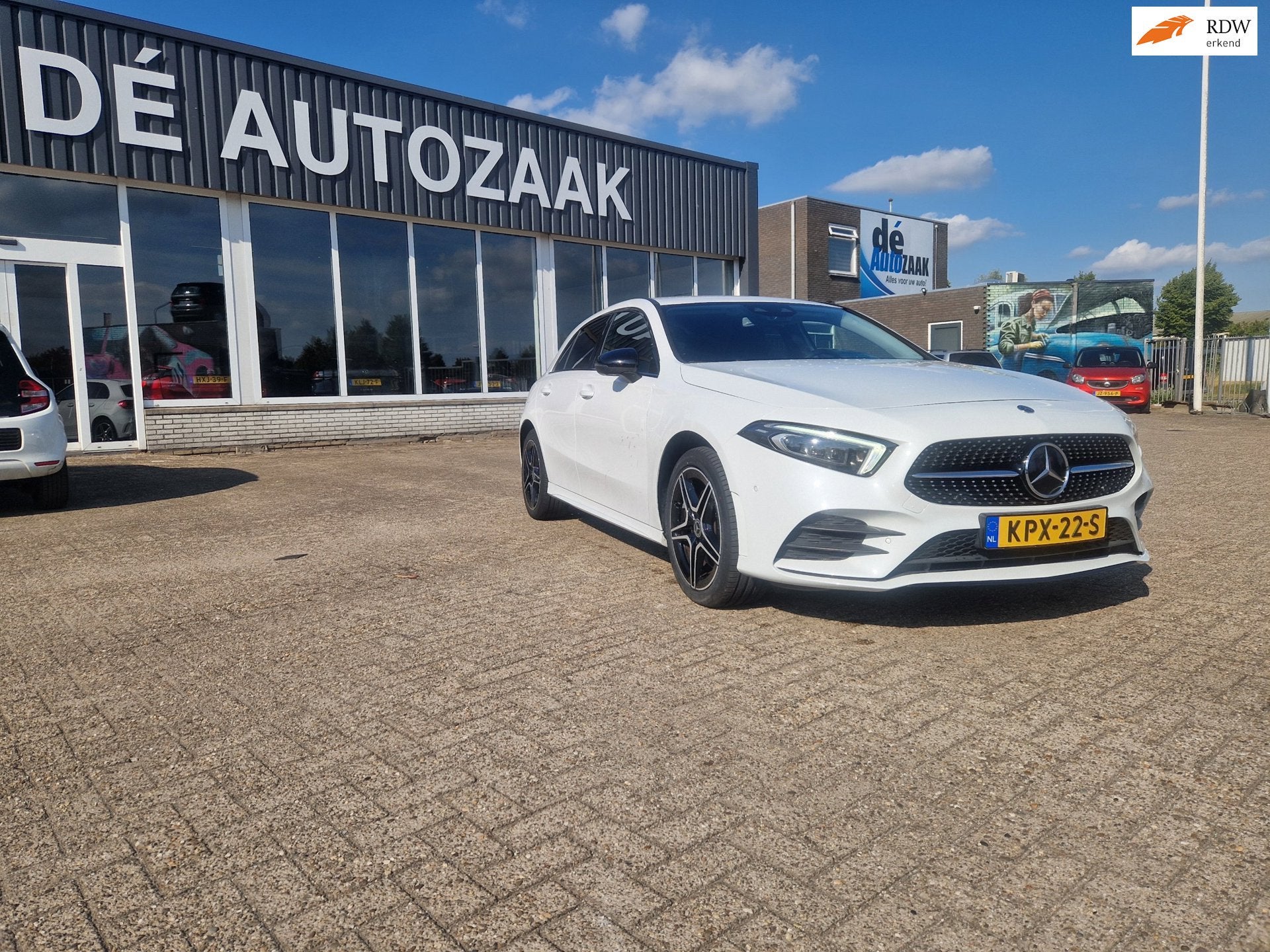 Mercedes-Benz A-klasse 250 e Premium Plus AMG pack, Auto's, Mercedes-Benz, Gebruikt, 4 cilinders, 15 kWh, Wit
