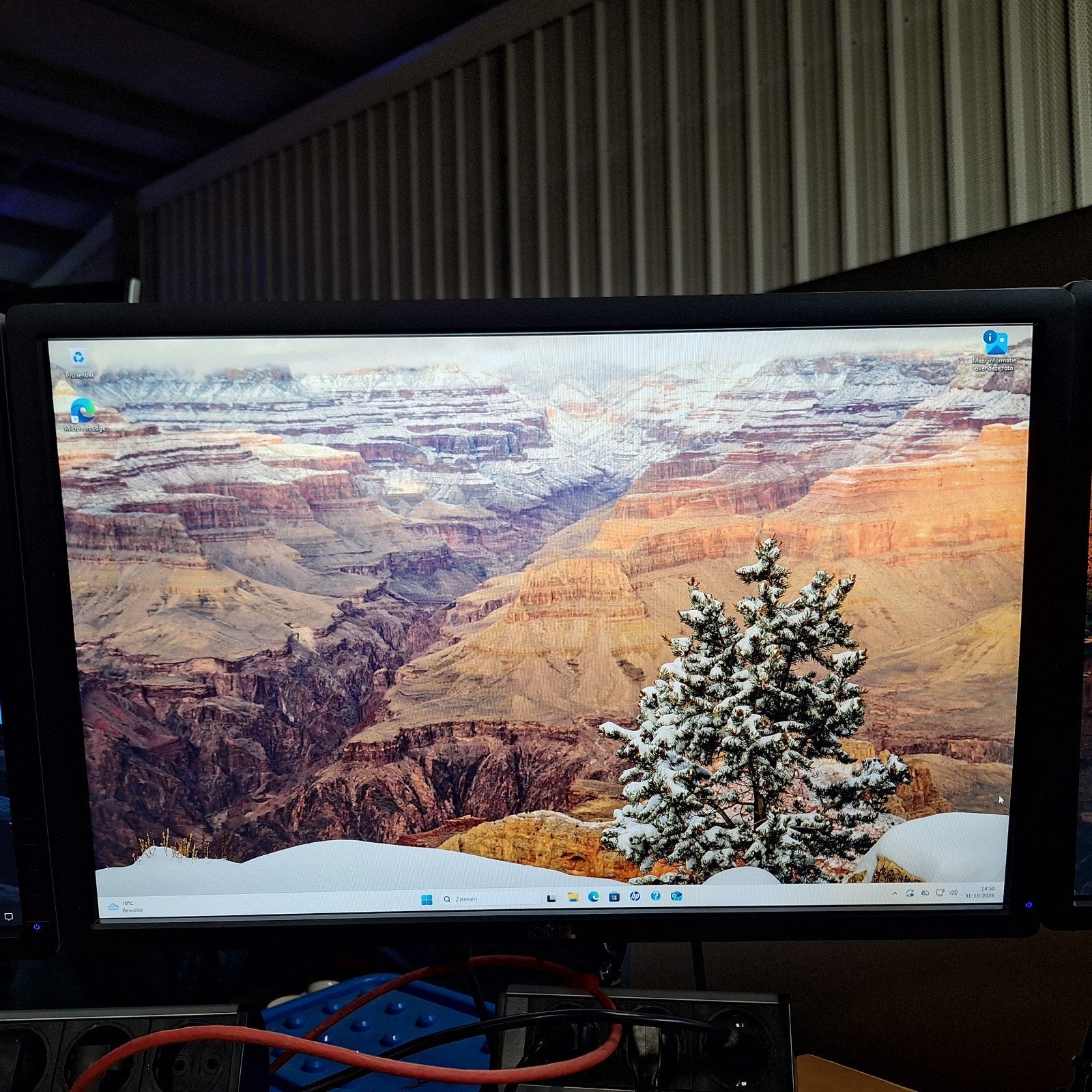 Dell U2412MC 24 inch monitor - IPS, Full HD, Draaibaar, Gebruikt, IPS, In hoogte verstelbaar, DisplayPort