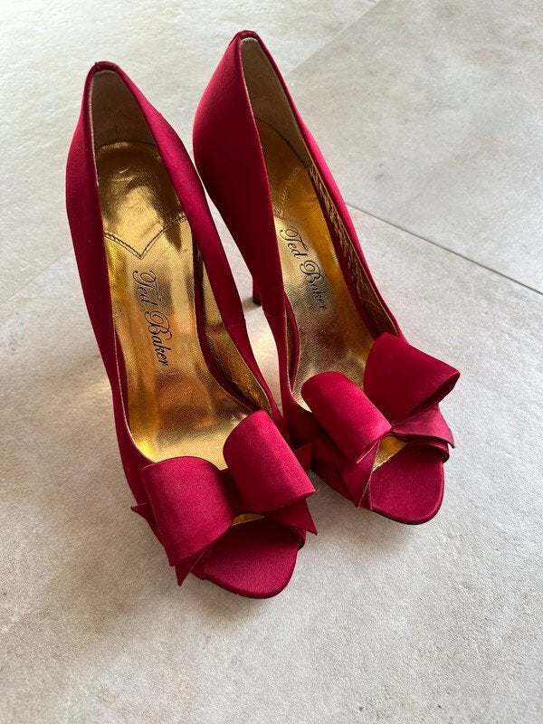Ted Baker pumps rood open neus met strikdetail hak is 9cm 38, Kleding | Dames, Pumps, Verzenden, Nieuw, Rood