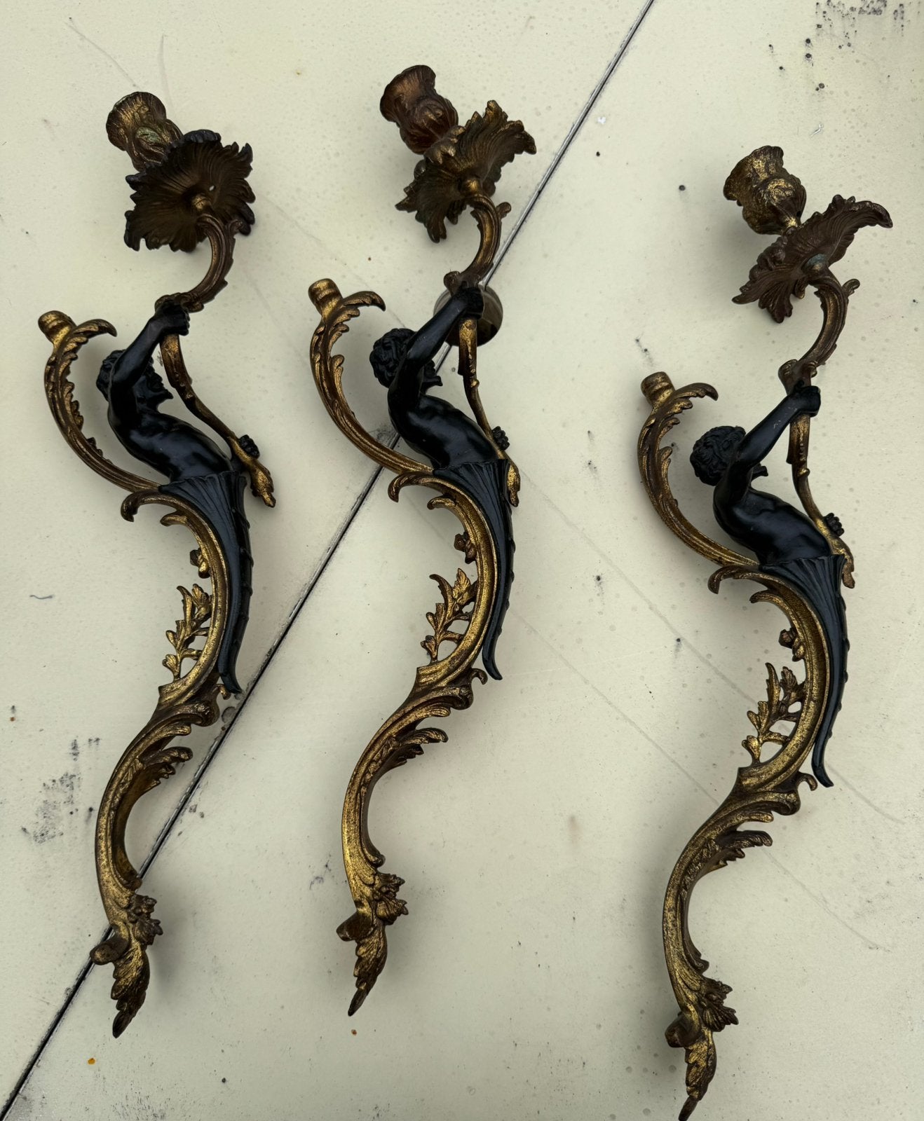 Drie bronzen onderdelen van een kroonluchter, Ophalen of Verzenden