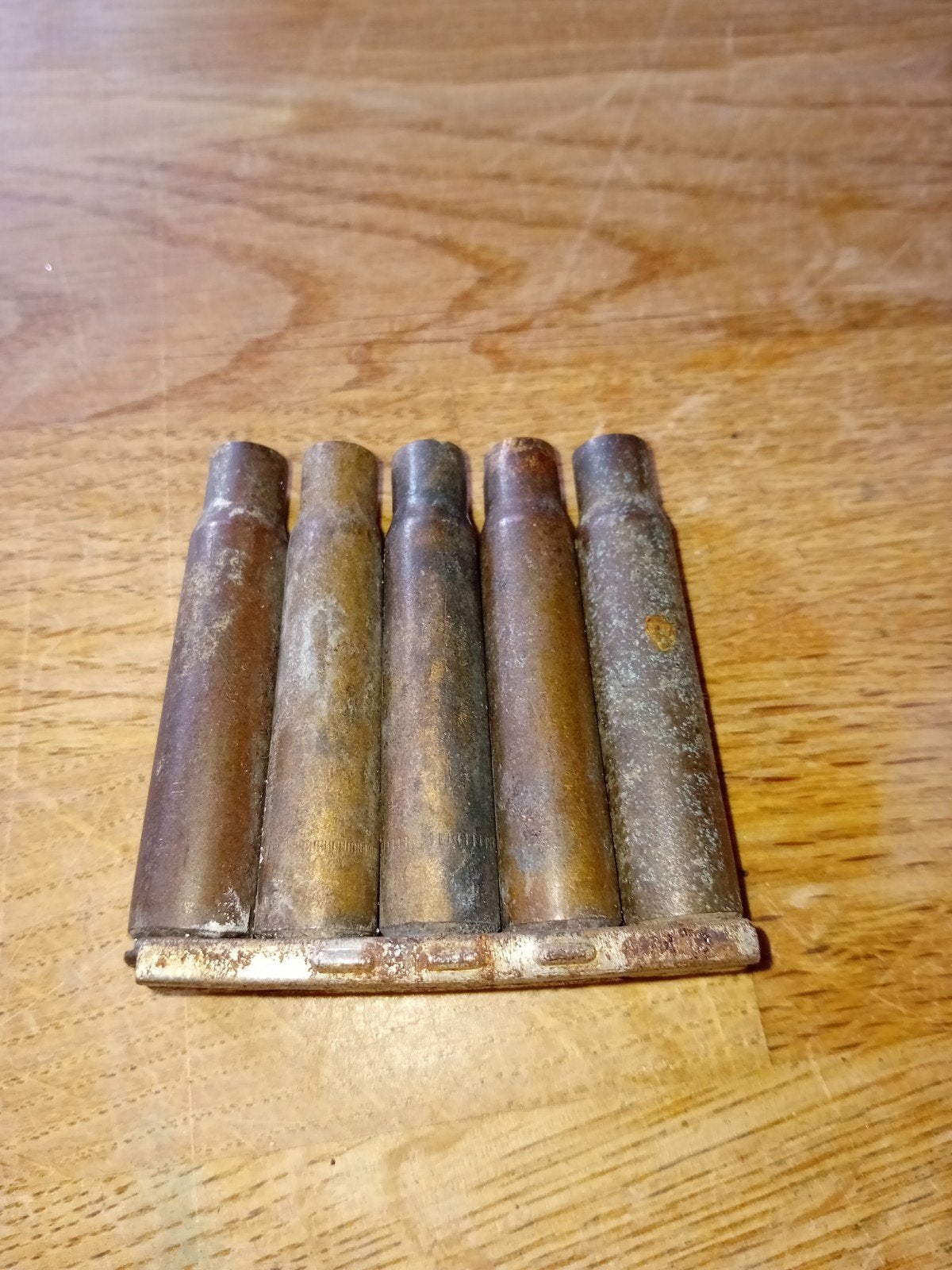​WO2 Duitse K98 Laadstrip + 5 Hulzen (7.92x57 Mauser) – Vrij, Ophalen of Verzenden, Duitsland, Hulzen of Bodemvondsten