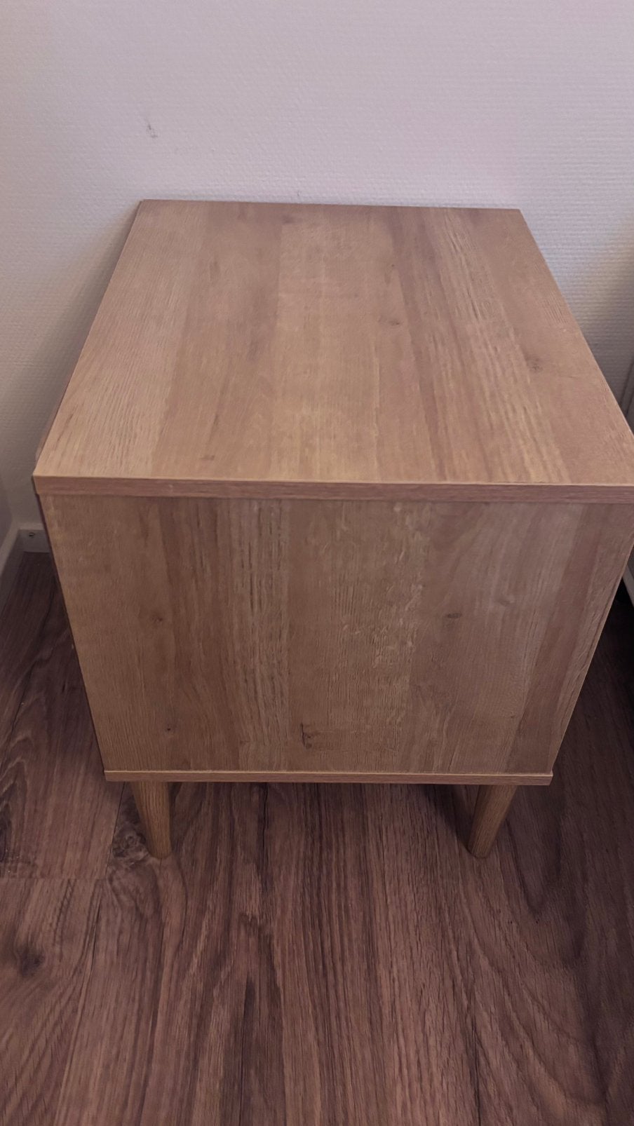Eikenhouten nachtkastje met rotan accent, Ophalen, Zo goed als nieuw, Minder dan 45 cm, Minder dan 55 cm
