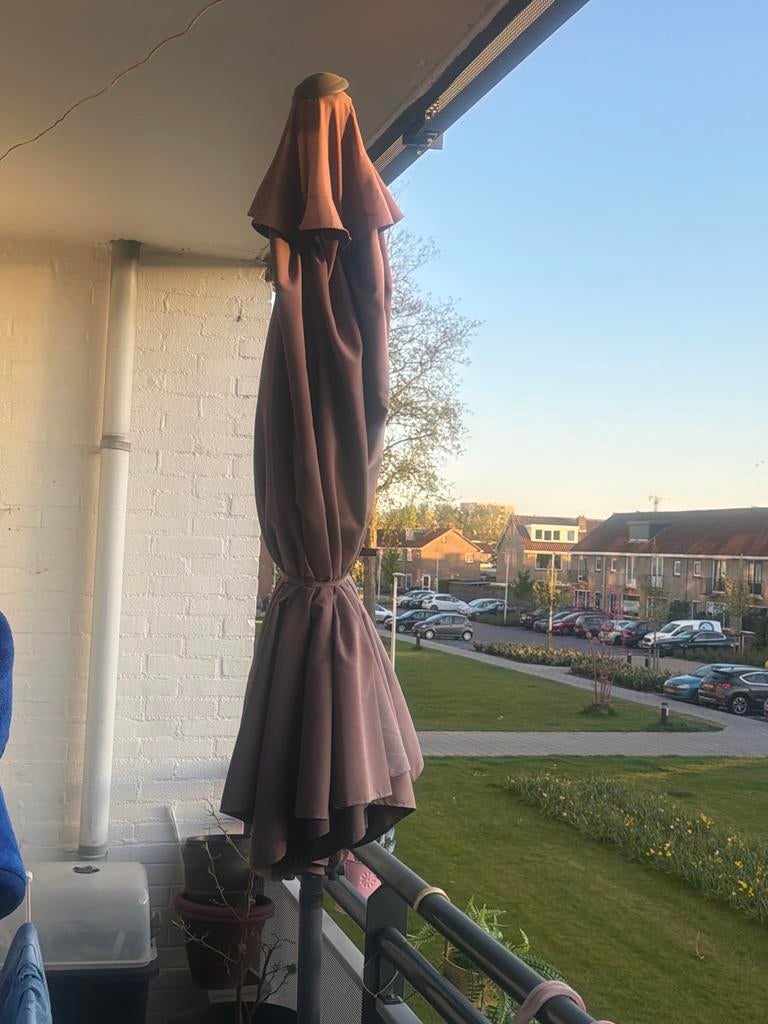 Muurparasol bruin, ideaal voor balkon of kleine tuin, Ophalen, Gebruikt, 2 tot 3 meter, Muurparasol