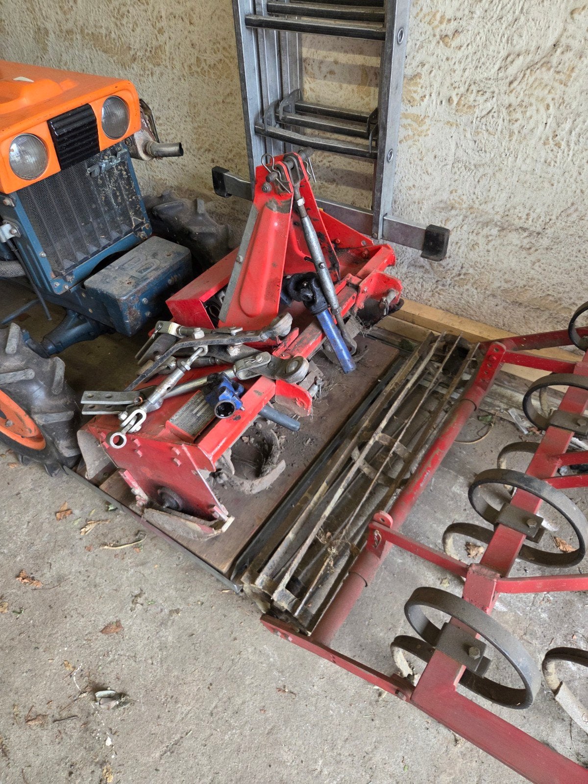 Kubota B7000 met diverse werktuigen, Ophalen, Grondbewerking