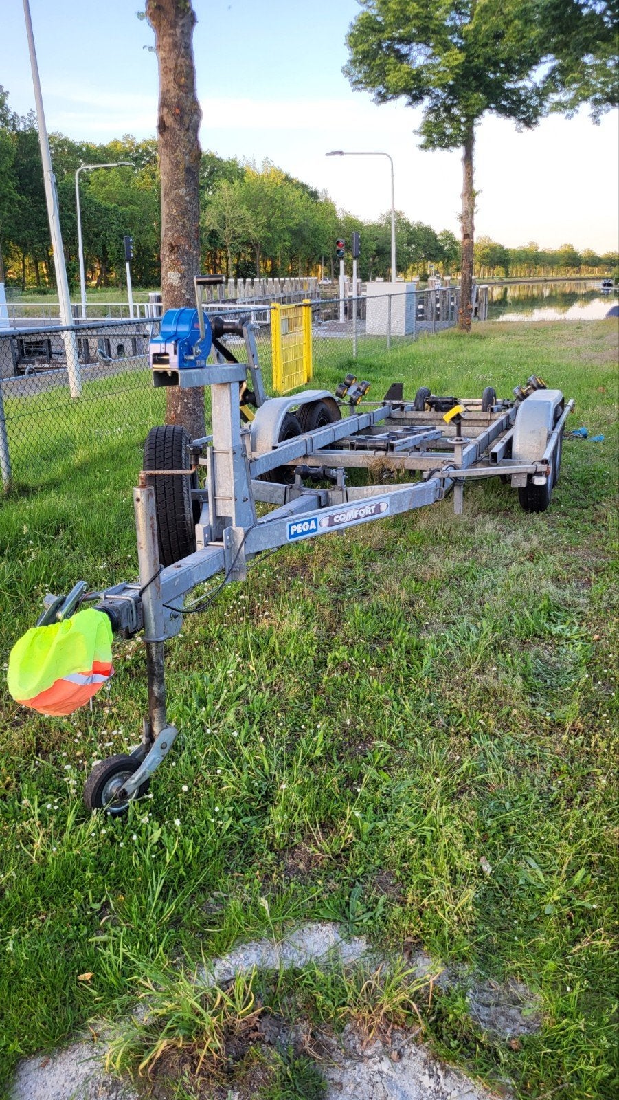 Pega Comfort Boottrailer - Dubbelassig, Geremd, Watersport en Boten, Boottrailers, Ophalen, Gebruikt, Overige typen, Minder dan 6 meter