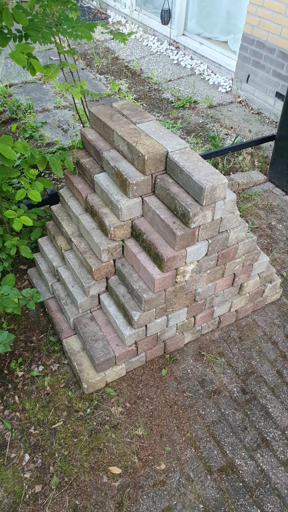 Gratis af te halen klinkers (rood en geel gemengd), Tuin en Terras, Ophalen, Overige materialen, Gebruikt, Klinkers