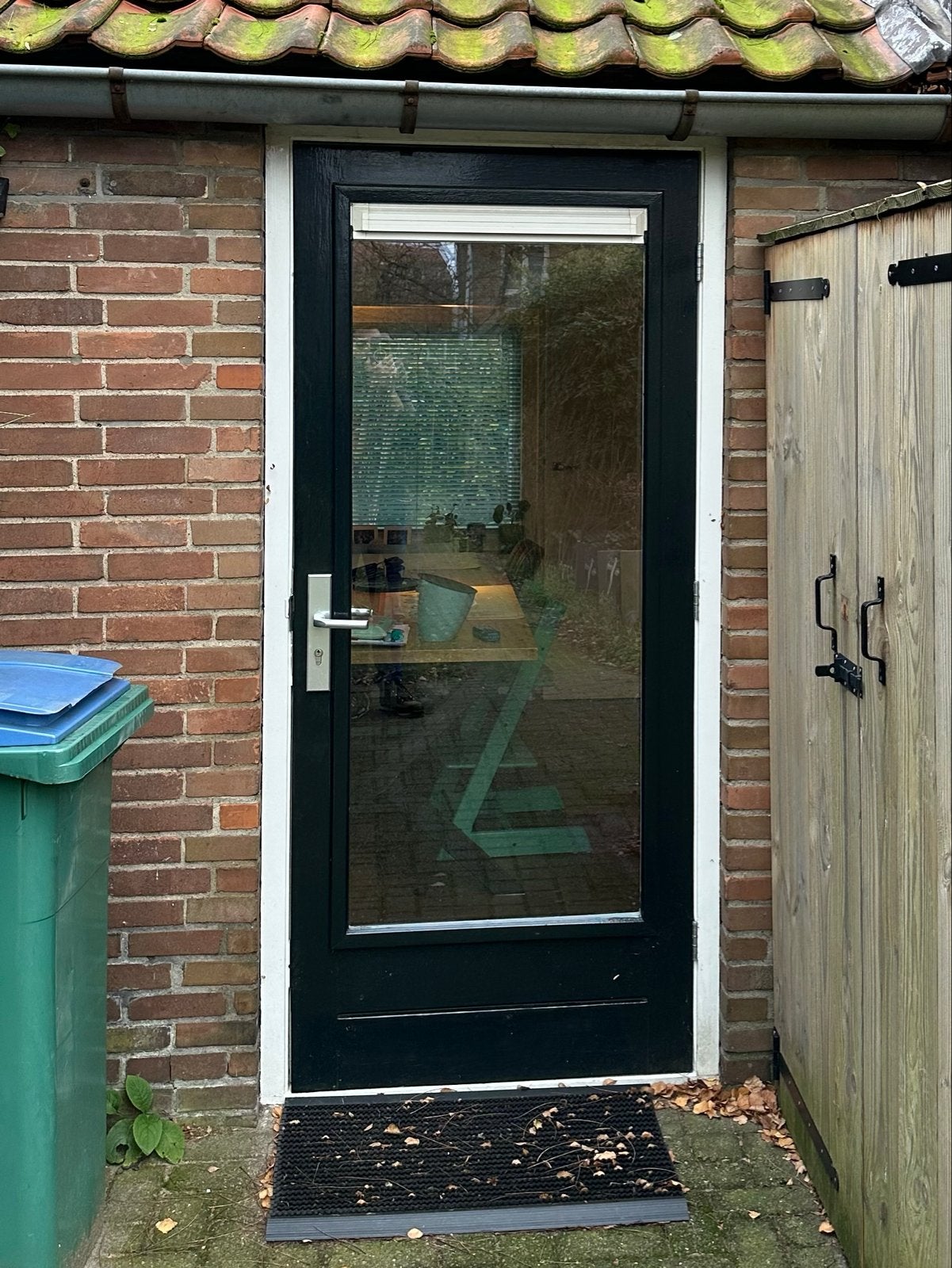 Buitendeur met raam en deurpost, 3-puntssluiting SKG3, Ophalen, Gebruikt, 80 tot 100 cm, Buitendeur