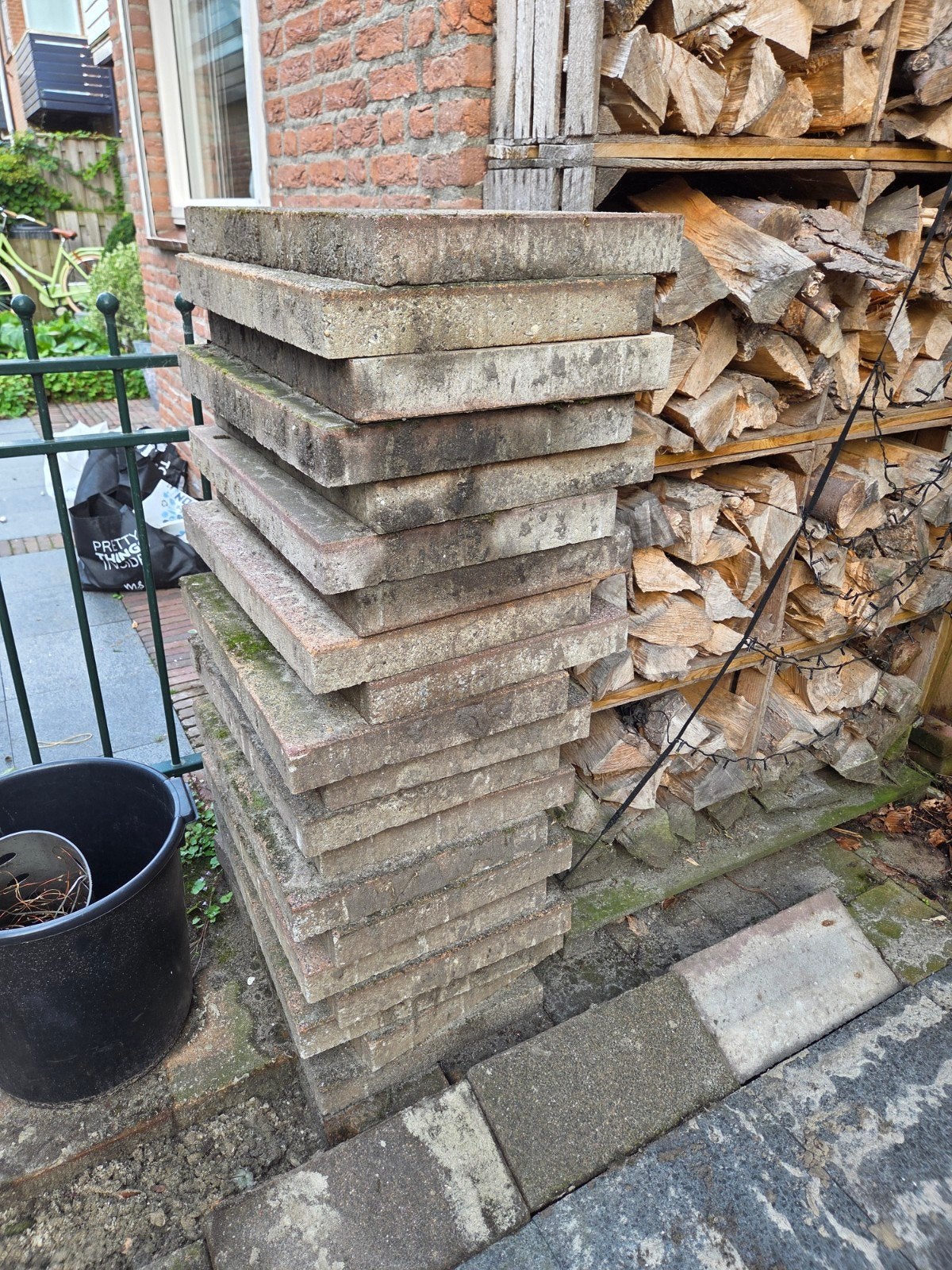 Stevige rode/gele tegels in 3 maten, totaal 13,2 m2, Tuin en Terras, Tegels en Klinkers, Ophalen, Gebruikt, Beton, Terrastegels