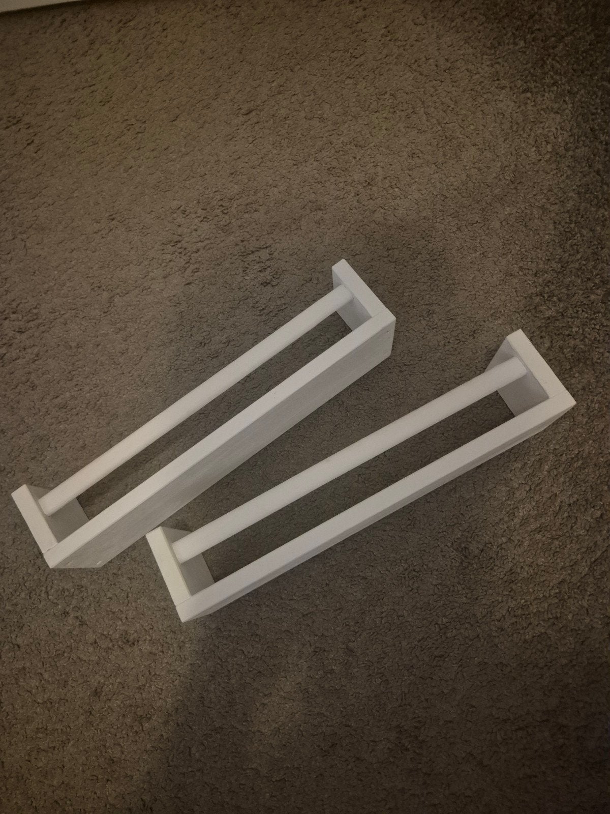 Set van 2 witte handdoekrekken / wandplanken, Huis en Inrichting, Hout, Gebruikt, Ophalen of Verzenden, Modern