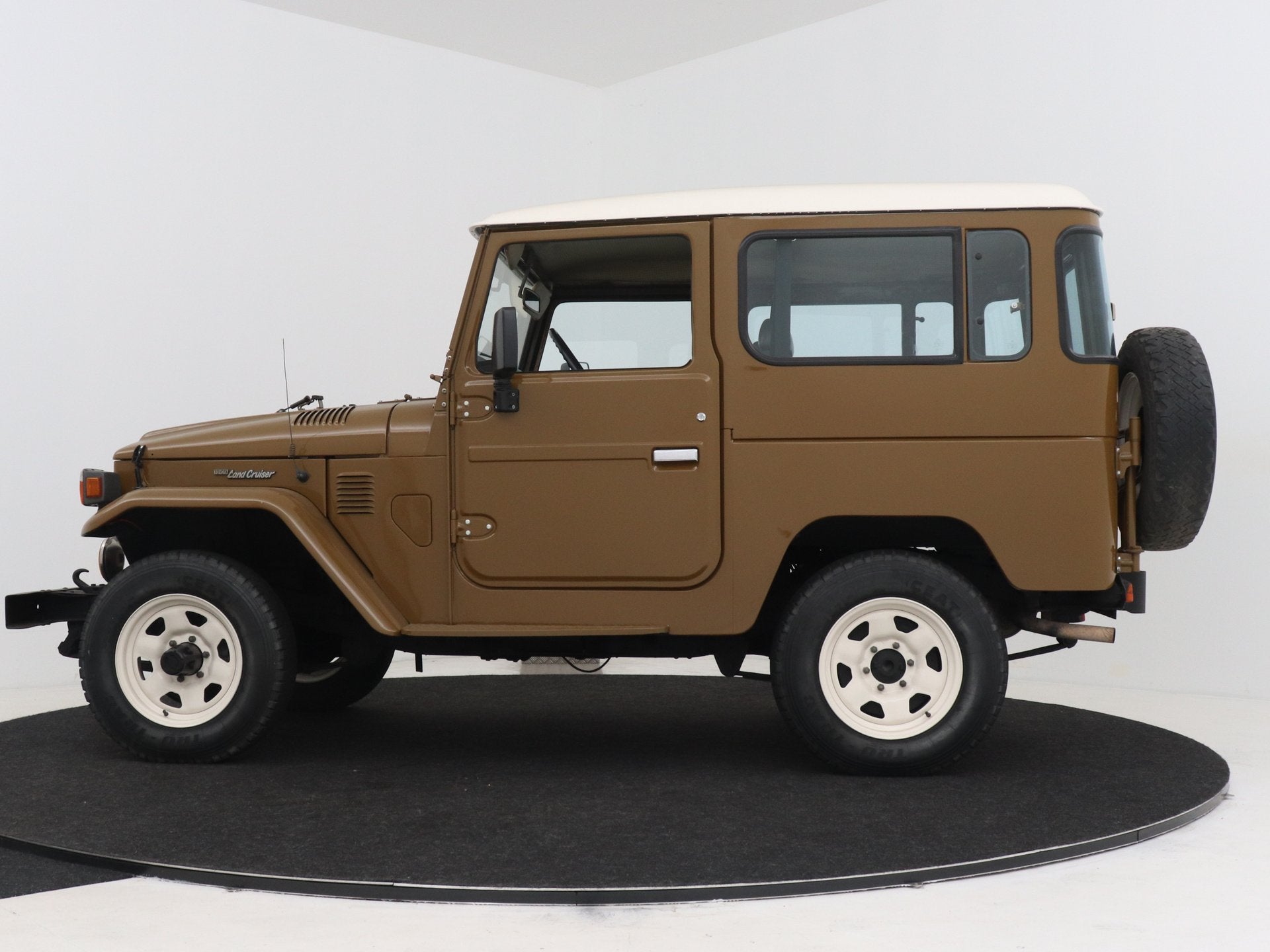 Toyota Land Cruiser 4.2 (bj 1982), Auto's, Zwart, Bruin, Leder, Bedrijf
