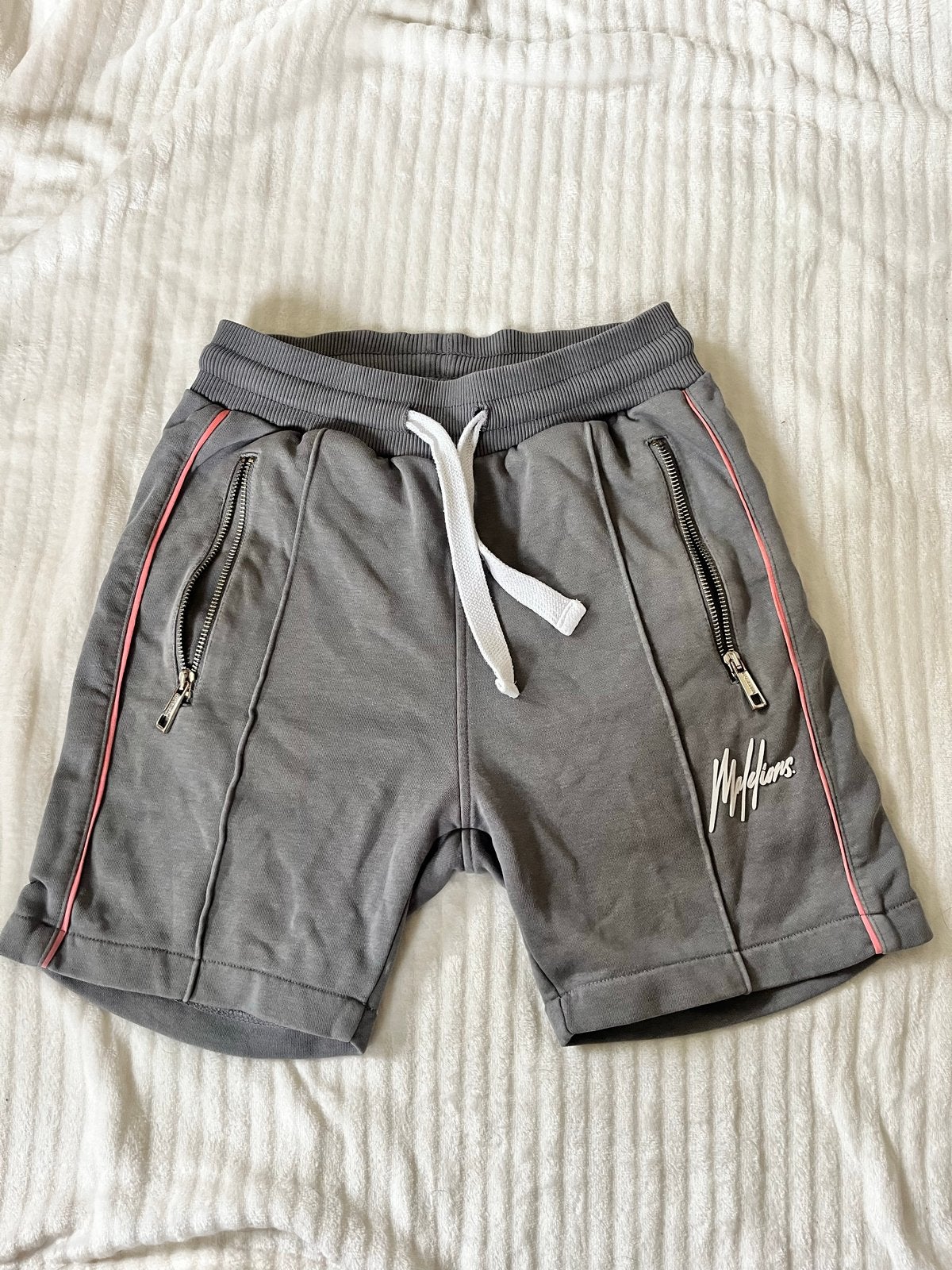 Malelions korte broek grijs met roze streep, Ophalen of Verzenden, Gebruikt, Jongen of Meisje, Broek