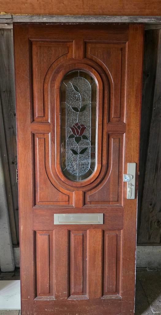 Hardhouten buitendeur , 82cm b,201 h met glas in lood roos., Doe-het-zelf en Verbouw, Deuren en Horren, Gebruikt, Ophalen of Verzenden