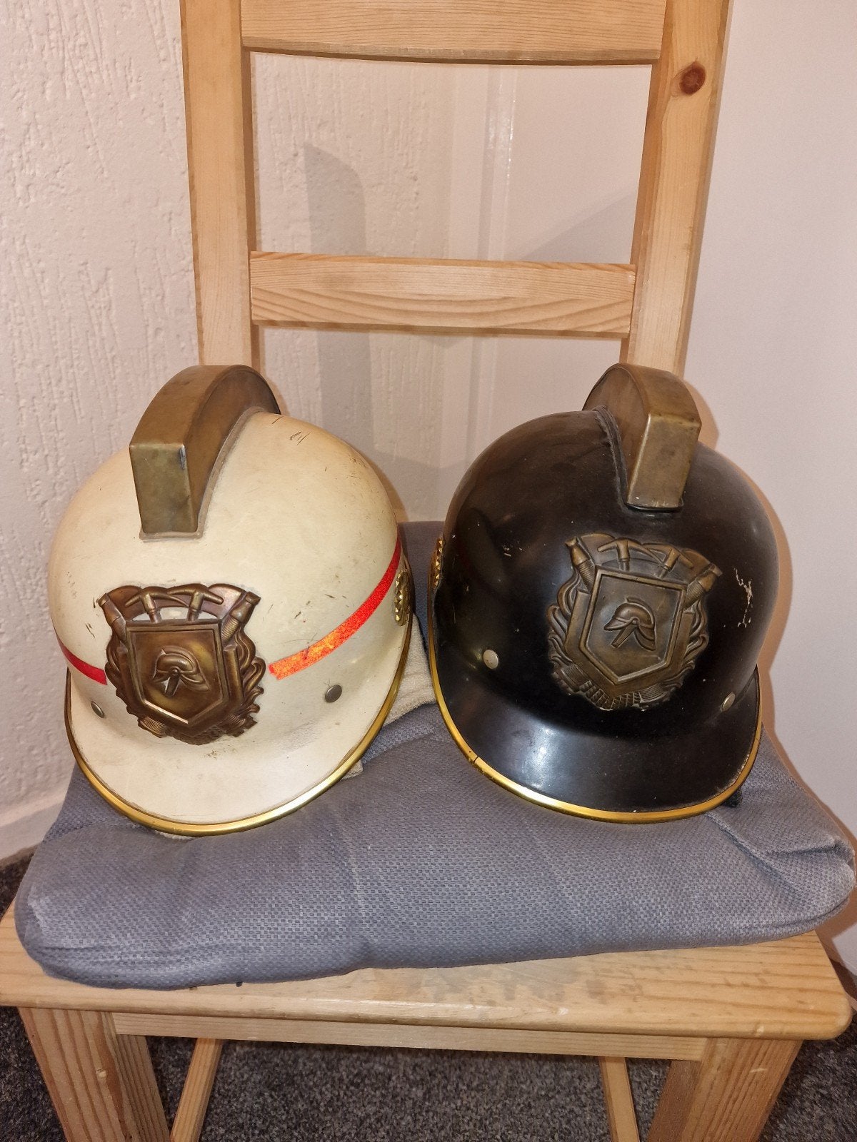 Vintage Brandweerhelmen (2 stuks), Ophalen, Overige soorten, Overige gebieden, Helm of Baret