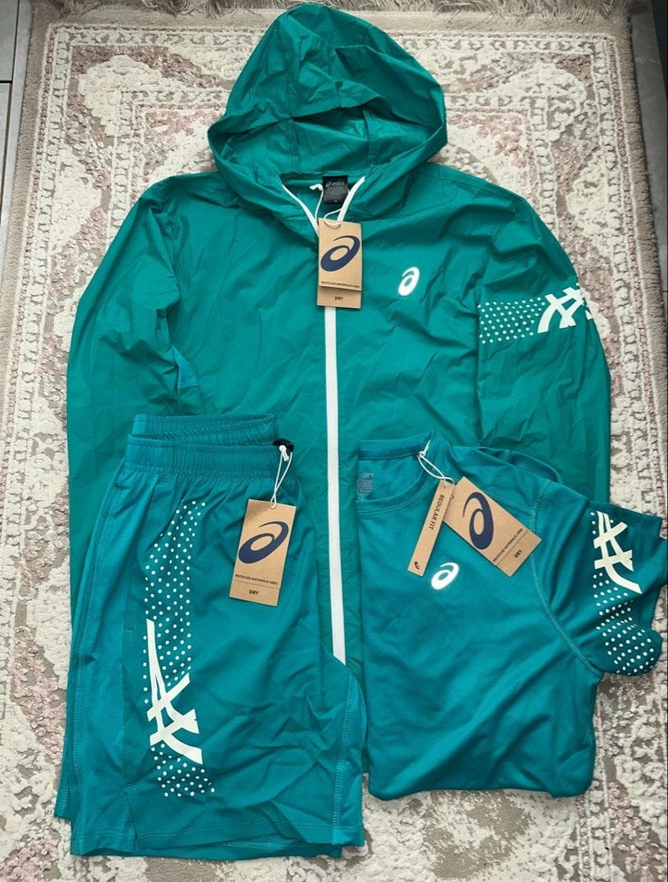 ASICS sportset (jas, shirt, korte broek) - Nieuw, Kleding | Dames, Ophalen of Verzenden, Nieuw, Groen, Hardlopen of Fietsen