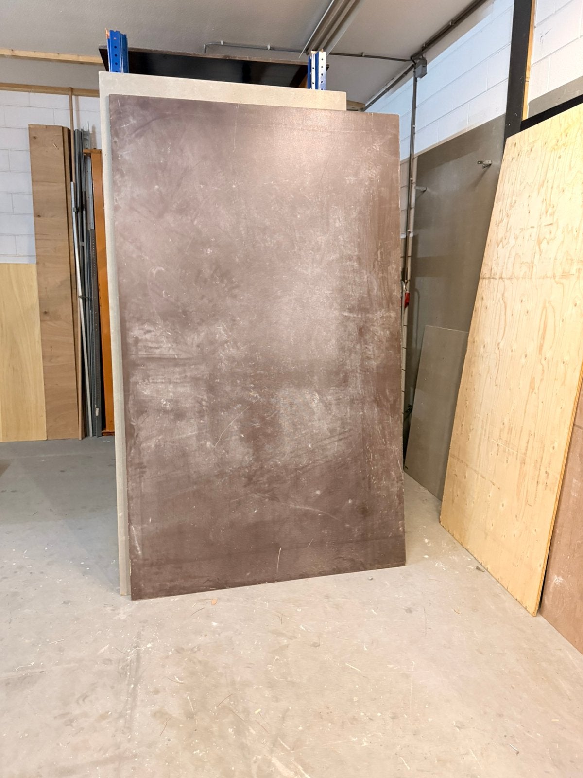 Gebruikte antislip betonplex plaat, 150 x 250 20-50 mm dik, Ophalen, Zo goed als nieuw