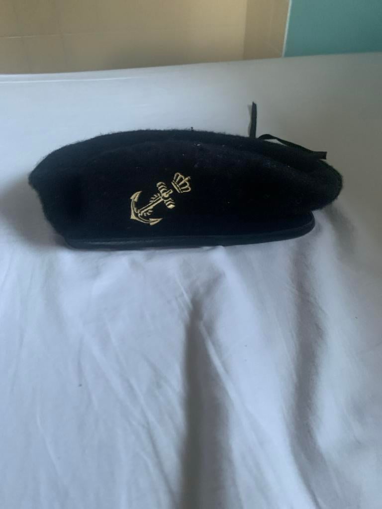 Zwarte baret met anker embleem, Verzamelen, Militaria | Algemeen, Ophalen of Verzenden, Marine, Nederland, Helm of Baret