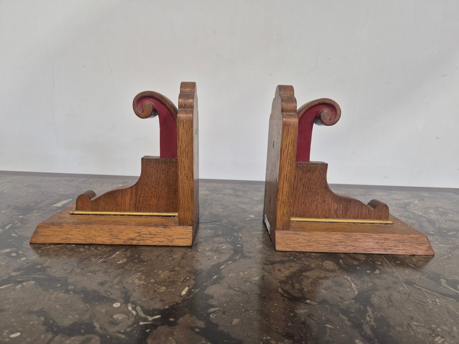 Antieke eiken 19e eeuwse boekensteunen, Ophalen of Verzenden