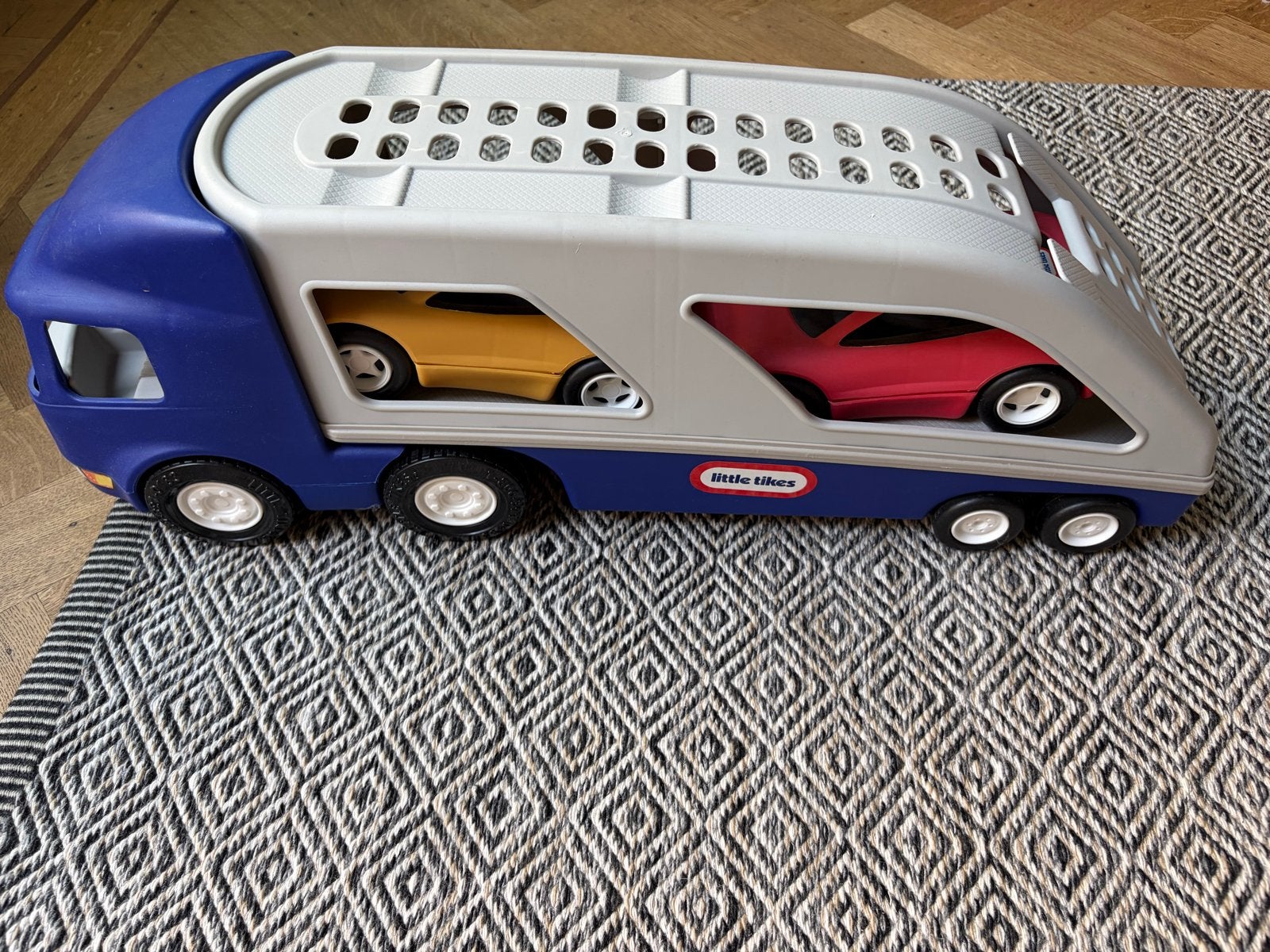 Little tikes vrachtauto met losse autos, Ophalen, Zo goed als nieuw