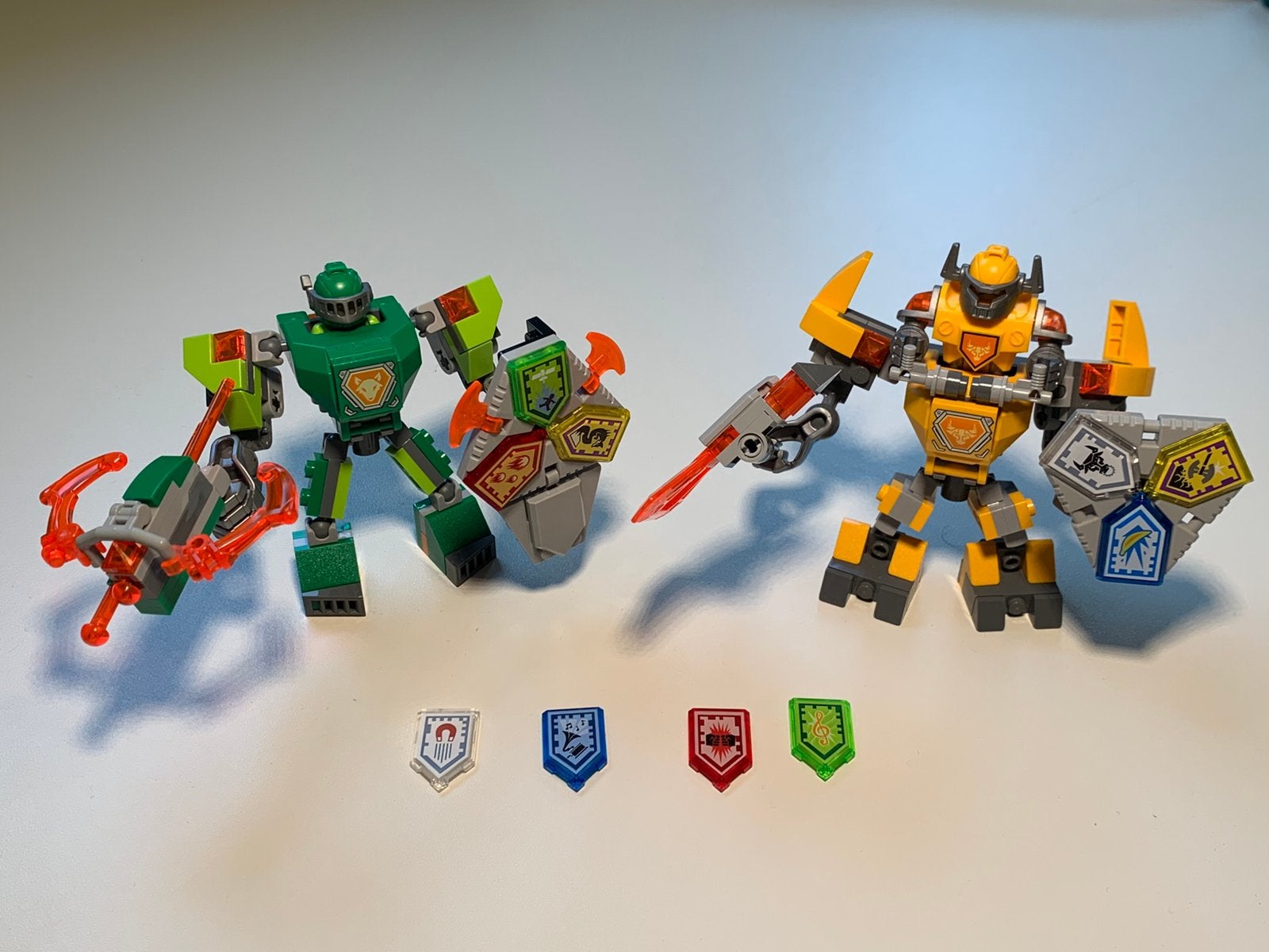 LEGO Battlesuit Aaron + Axl (70364 + 70365) Nexo Knights, Ophalen of Verzenden, Zo goed als nieuw