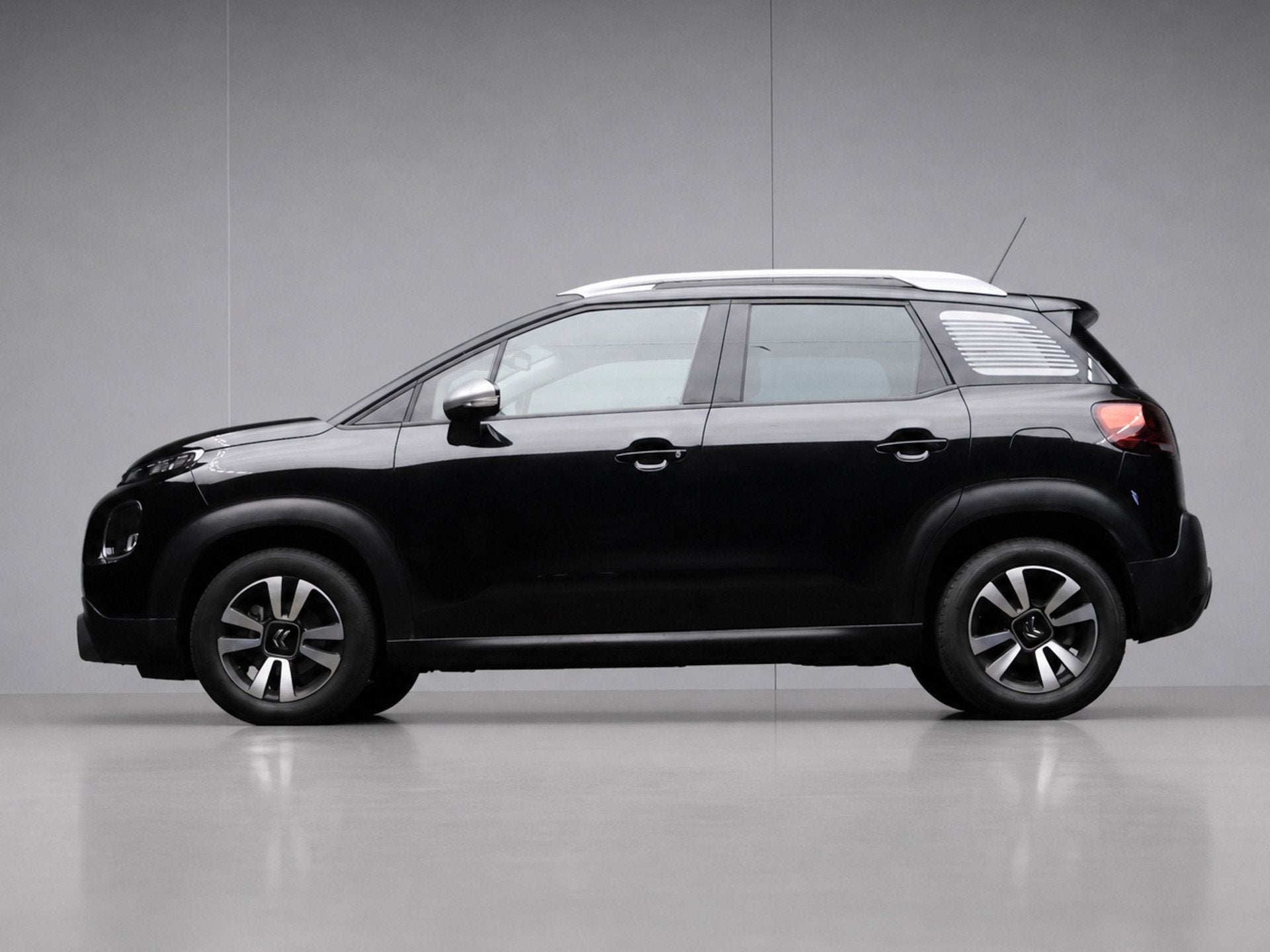 Citroen C3 Aircross 1.2 PureTech S&S Feel Sport (APPLE CARPL, Auto's, Gebruikt, 1199 cc, Zwart, Bedrijf