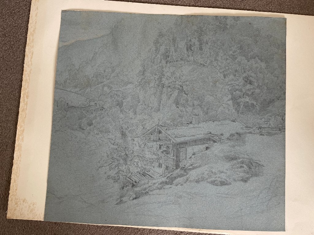 Pasteltekening Huis in bos met bergen op de achtergrond, Antiek en Kunst, Ophalen of Verzenden, Tekening, Pasteltekening, Handgemaakt