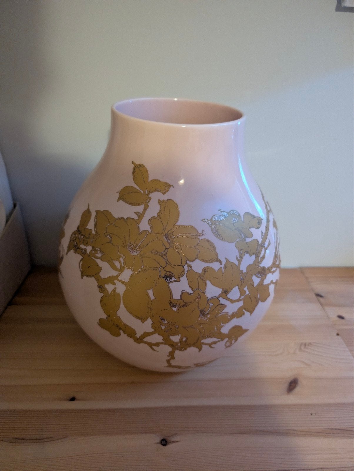 IKEA Roze Vaas met Gouden Bloemenpatroon, Ophalen, Met patroon/structuur, Zo goed als nieuw, Roze