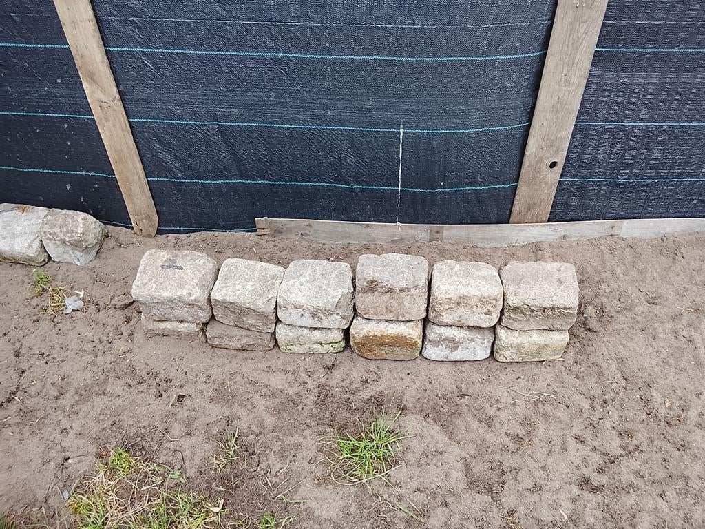 Stapel blokken gebruikt als vijver rand, Ophalen of Verzenden, Gebruikt