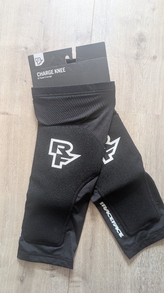 Nieuw paar Race Face kniebeschermers., Ophalen of Verzenden, Nieuw, Bescherming
