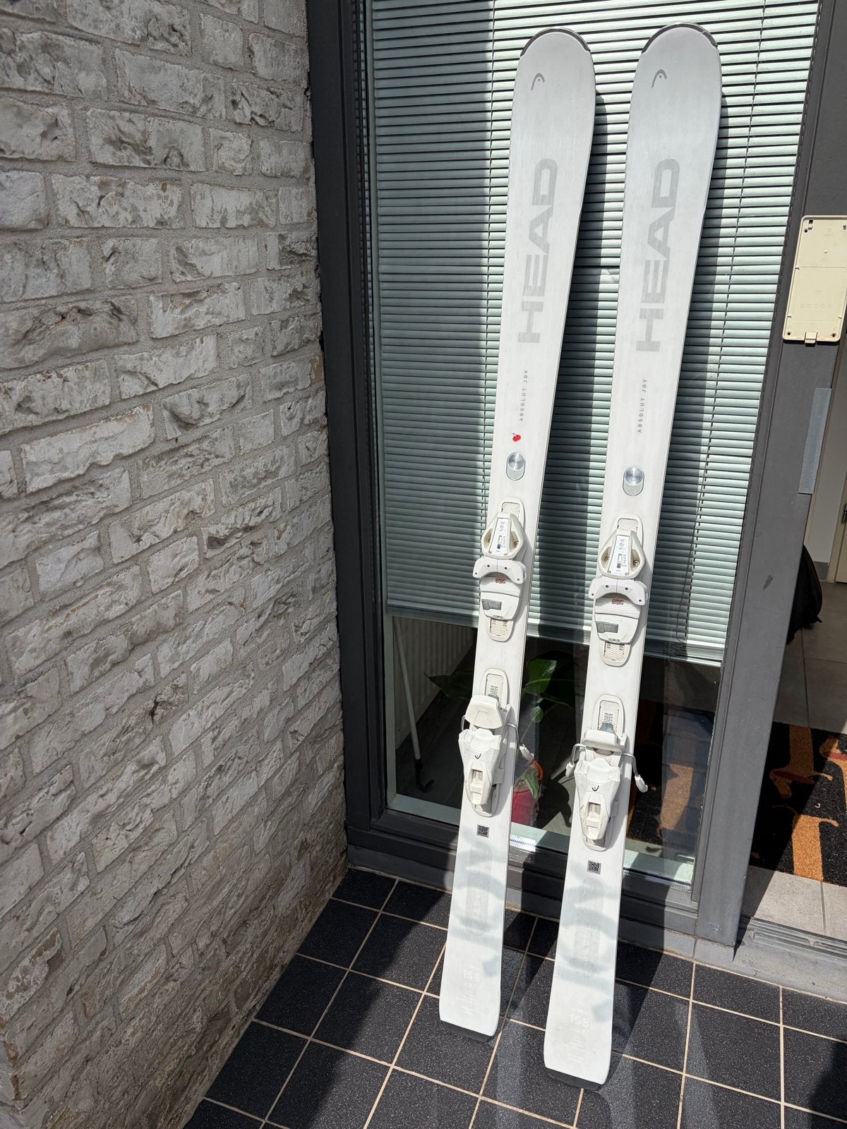 Head Absolute Joy ski’s 158 cm – wit – €190 incl. skitas, Sport en Fitness, Skiën en Langlaufen, Ophalen, 140 tot 160 cm, Zo goed als nieuw