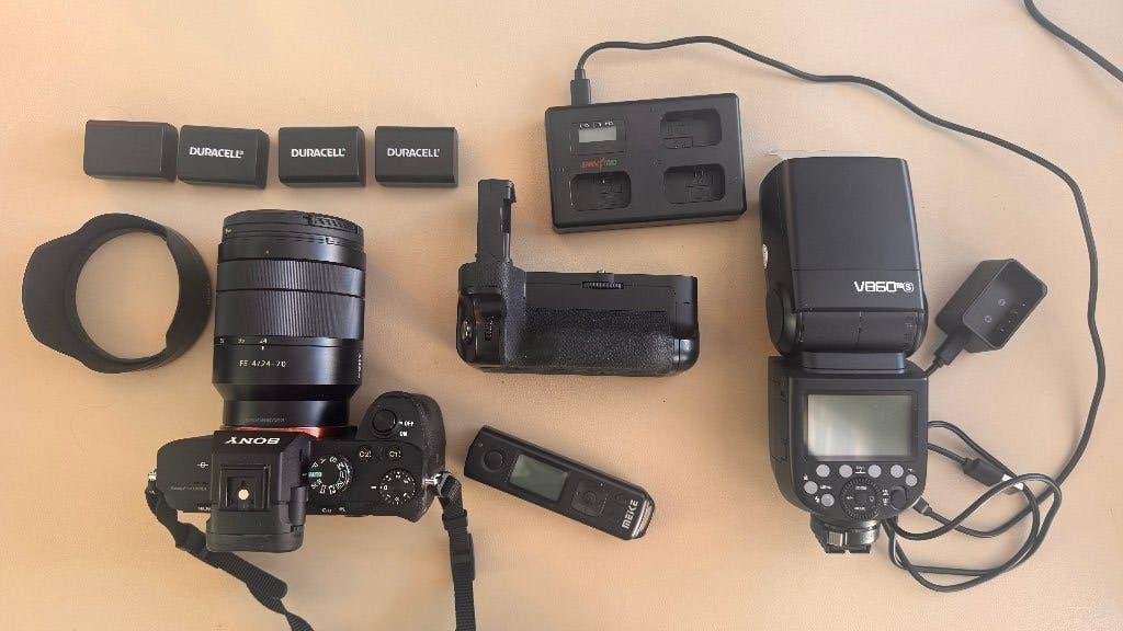 Sony A7 II Set – Slechts 4326 kliks! + Zeiss 24-70mm f/4, Audio, Tv en Foto, Fotocamera's Digitaal, Lensdop, Ophalen of Verzenden