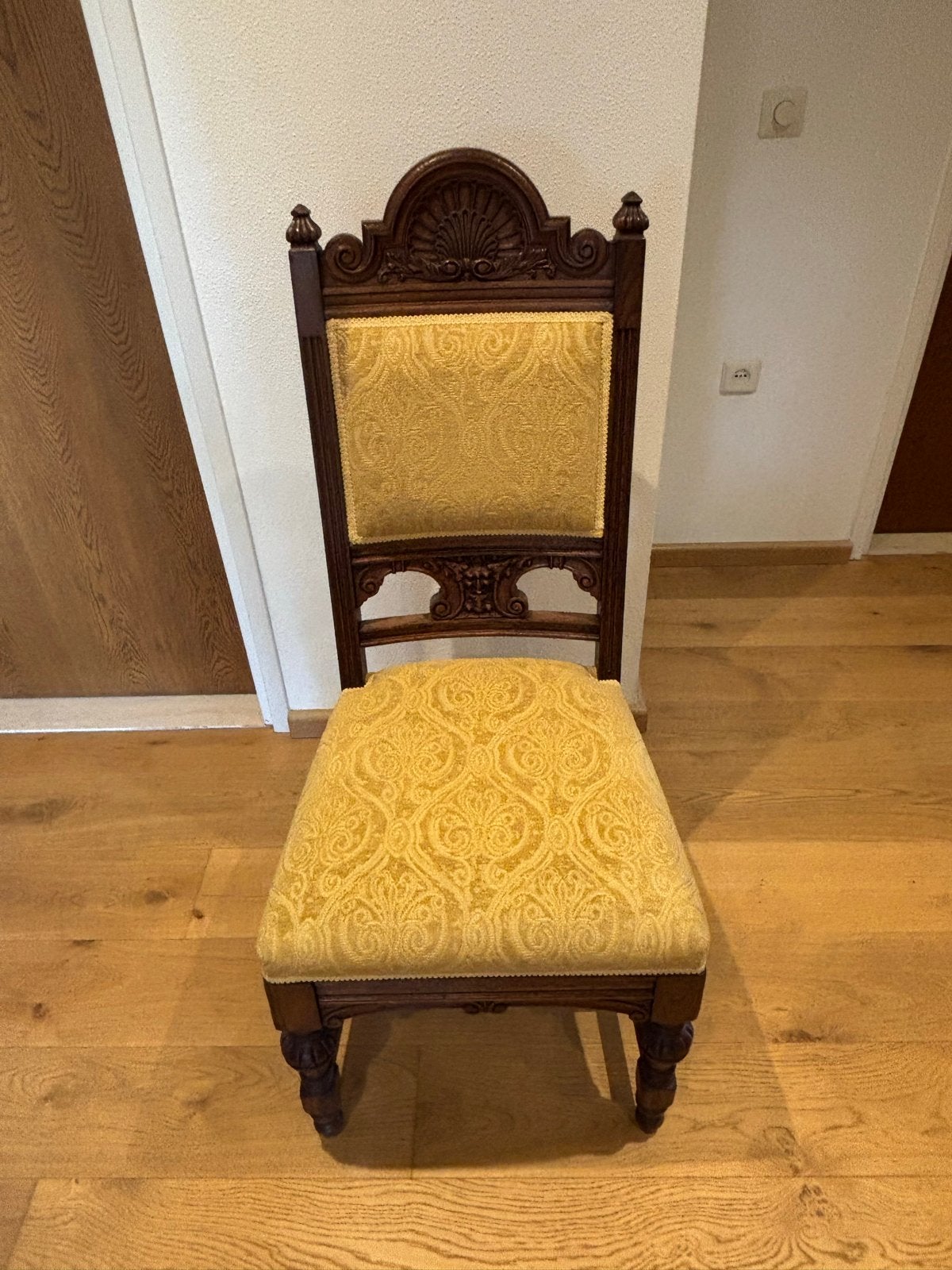 Set van 6 Antieke Eetkamerstoelen - Hout met Gele Bekleding, Antiek en Kunst, Ophalen