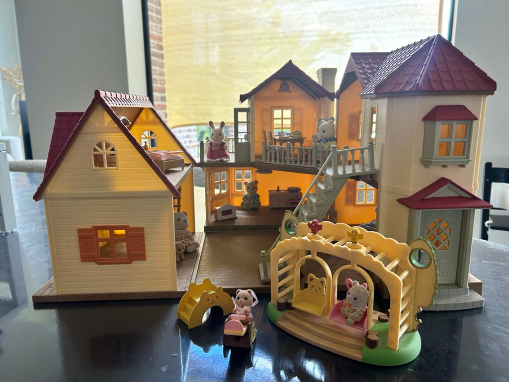 Grote Sylvanian Families set met huizen en figuren, Ophalen, Gebruikt, Jongen of Meisje