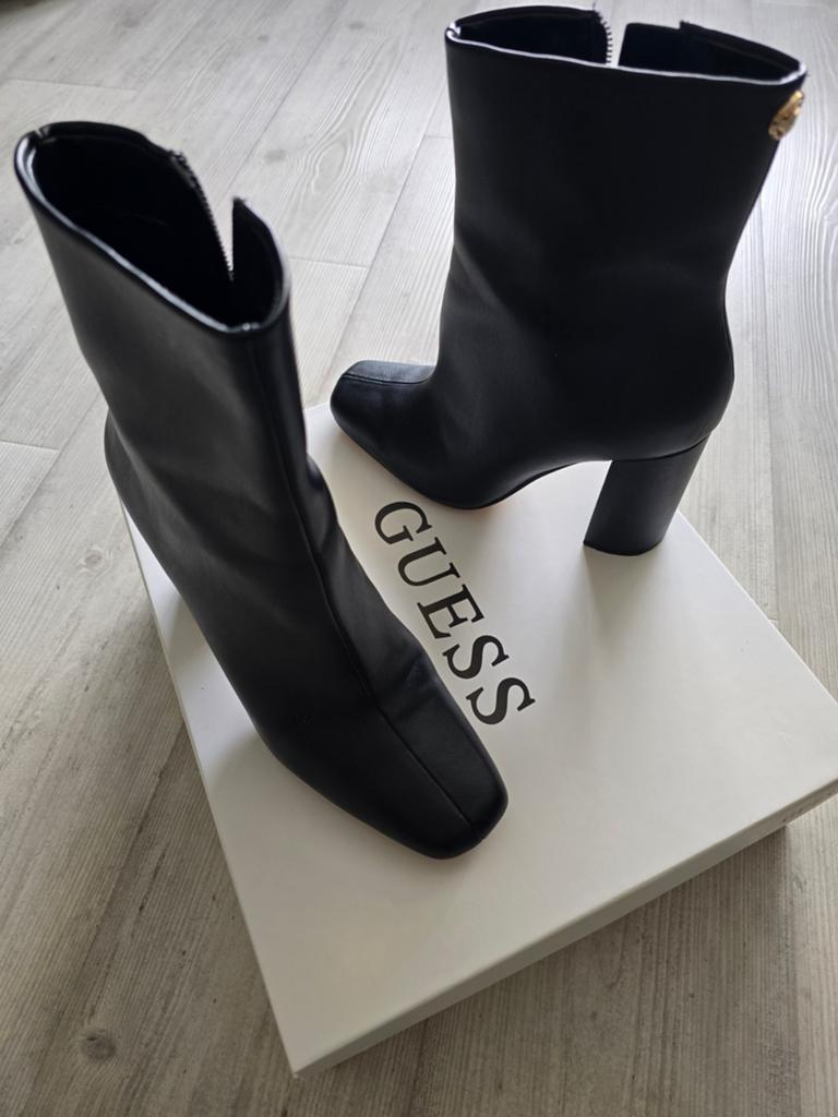 Guess laarzen mt 37, Ophalen, Zo goed als nieuw, Zwart, Hoge laarzen