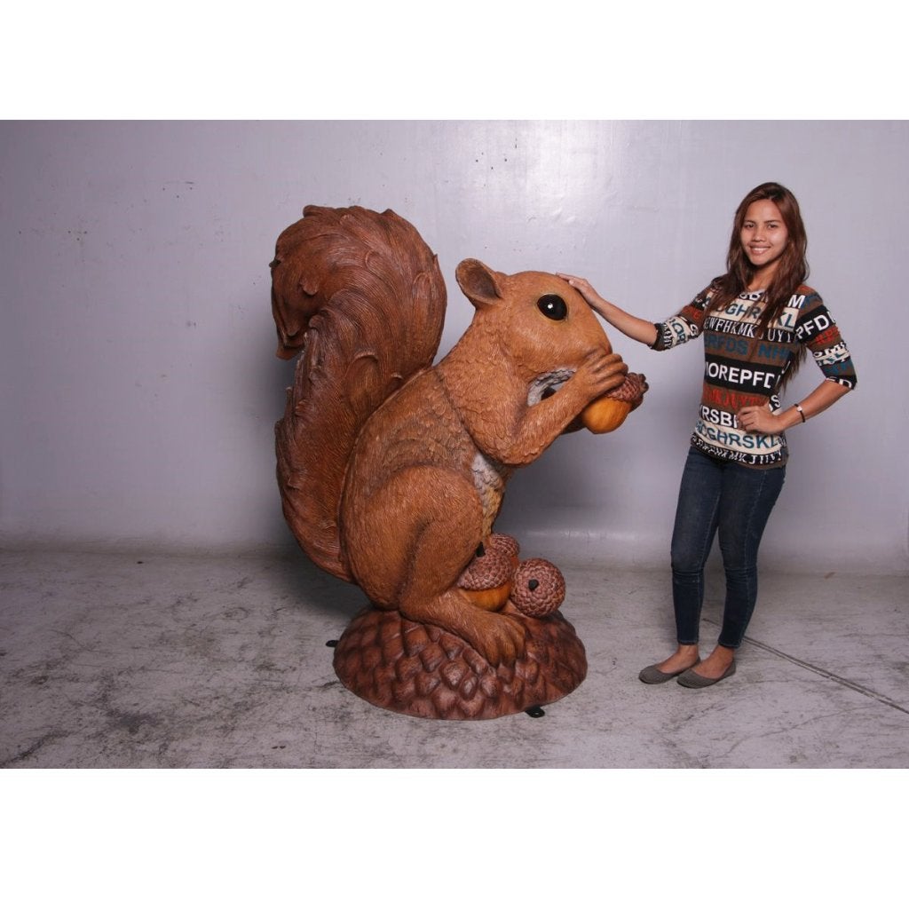 Wirral “The Enormous Squirrel beeld– Eenkhoorn Hoogte 121 cm