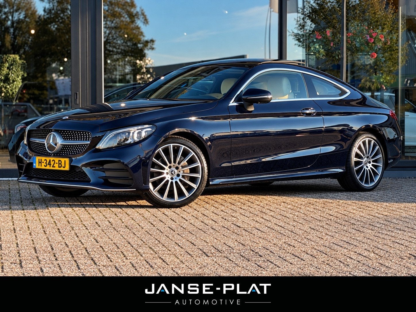 Mercedes-Benz C-Klasse Coupé 180 Aut(9) AMG Pano | Luchtver, Automaat, Dealer onderhouden, Met garantie (alle), Bedrijf