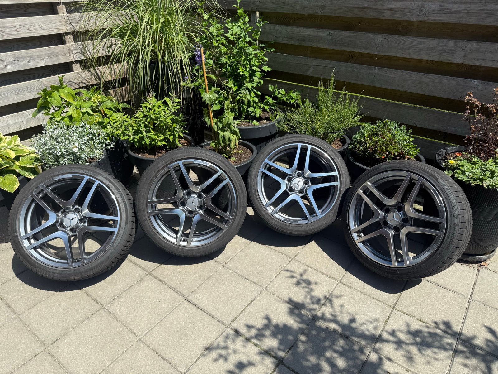 Mercedes-Benz 18 inch velgen met zomerbanden Mercedes 5x112, Auto-onderdelen, Banden en Velgen, Ophalen, 18 inch, Gebruikt, Banden en Velgen